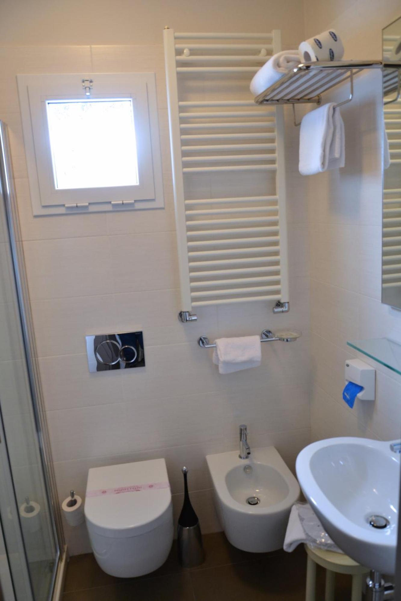 Hotel Tiffany Marina di Massa Pokoj fotografie